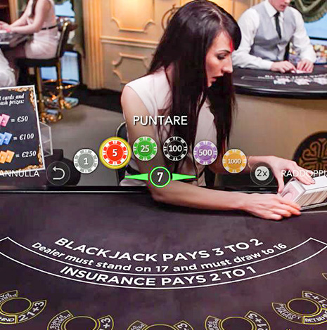 Un frame estrapolato da un attuale tavolo da gioco live del blackjack. La qualità video è HD.