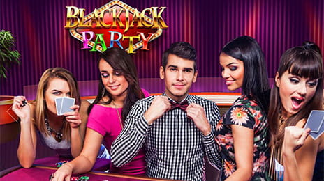 Un gruppo di giovani giocatori su un tavolo Blackjack Party ritratti in una posa divertente.