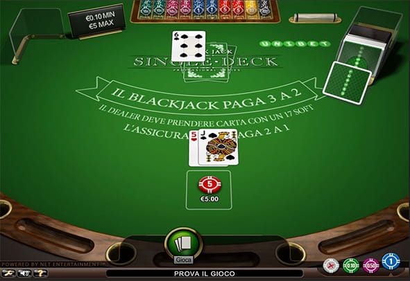 Un tavolo del Blackjack Single Deck in dettaglio durante una partita in corso.