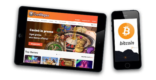Un iPad con il sito web di LeoVegas casinò e un iPhone con il logo Bitcoin.