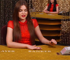 La croupier di un tavolo baccarat live del casinò StarVegas.