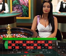 La croupier di un tavolo roulette live del casinò Betclic.