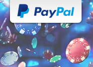 Il logo PayPal ed alcune fiches da casinò