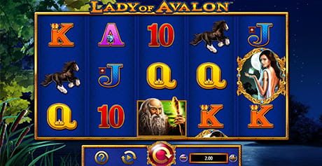 L’interfaccia di gioco della slot Lady of Avalon.
