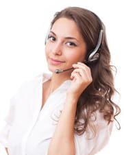 Una operatrice telefonica di un servizio clienti.