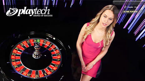 Schermata di gioco di una roulette live Playtech, con croupier e ruota.