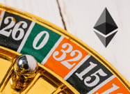 Un tavolo della roulette e il logo di Ethereum.