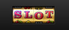 Rulli di una slot machine recanti la scritta SLOT.